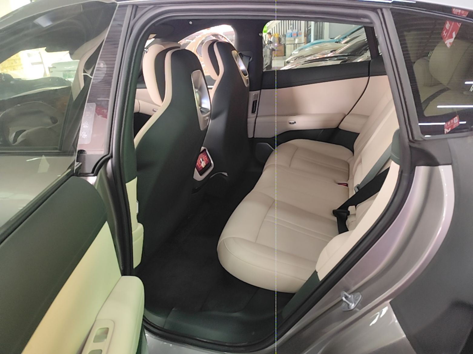Xiaomi Auto YU7 2025 Ultra-Long Range All-Wheel Drive Pro Version — снимка 20