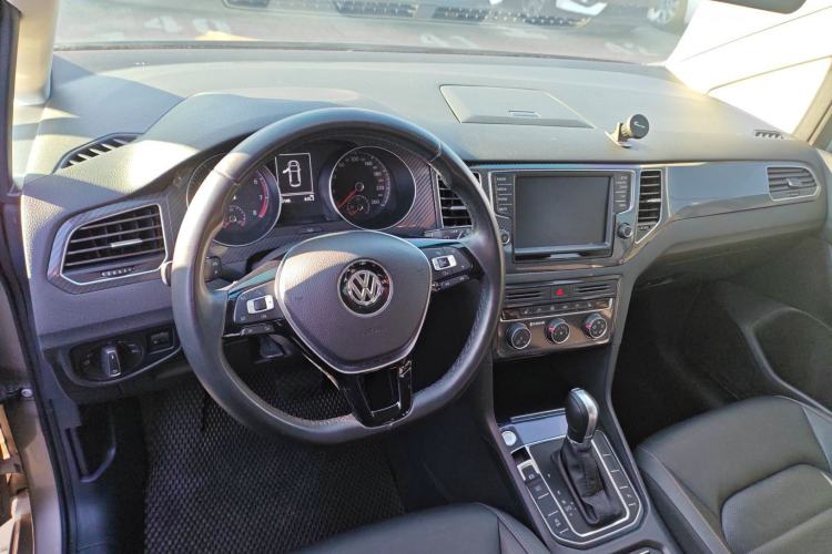 Used Volkswagen Golf Sportsvan 2016 280TSI Automatic Luxury Model Interior 4