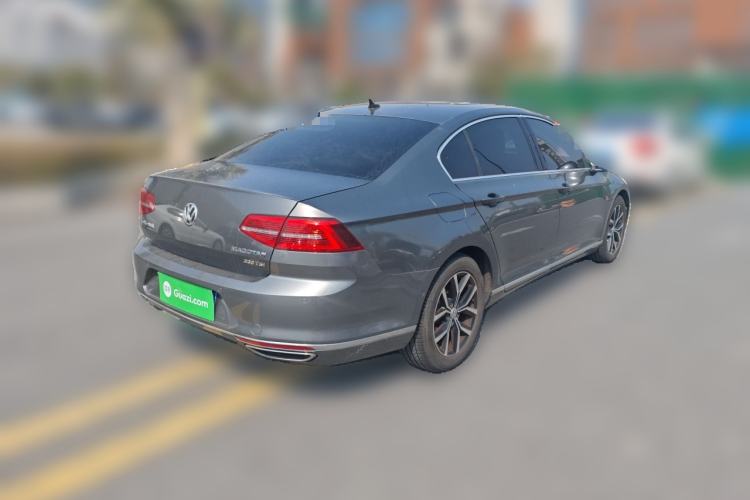 Used Volkswagen Magotan 2017 330TSI DSG Luxury Model Rear Right 45 Deg