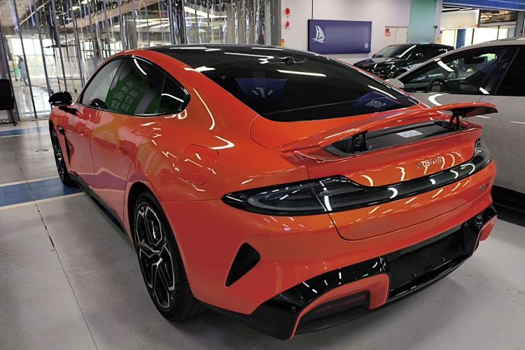 Used Xiaomi Auto SU7 2024 Four-Wheel Drive Ultra-Long Range Advanced Intelligent Driving Max Edition