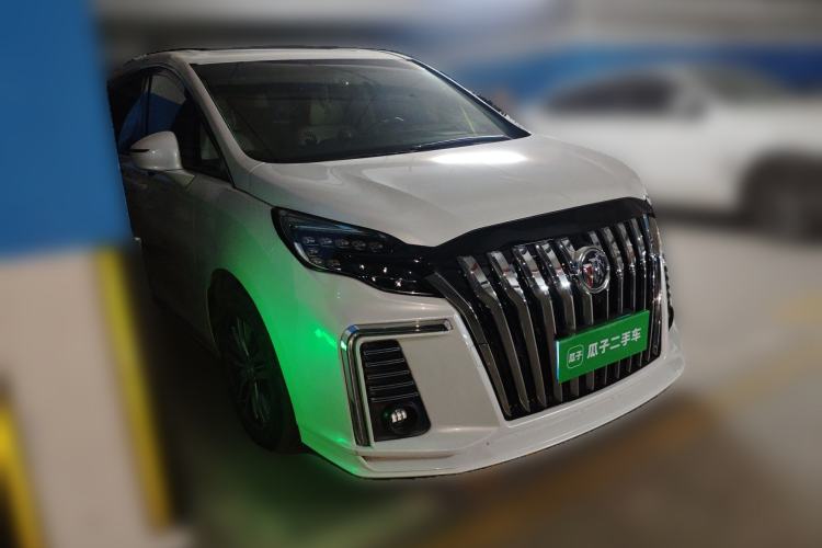 Used Buick GL8 2022 ES Landtrek 653T Comfort Edition Front Right 45 Deg