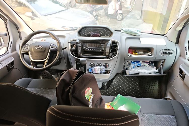 Used SAIC MAXUS Xintu V80 2023 2.0T AMT Classic Aoyuntong Short Wheelbase Ultra-Low Roof 5/6-Seater