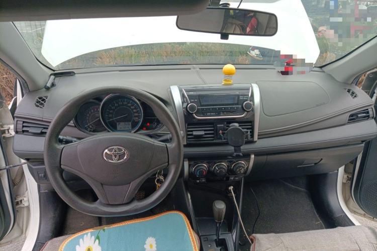 Used Toyota Vios 2014 1.3L Automatic Standard Edition Center Console