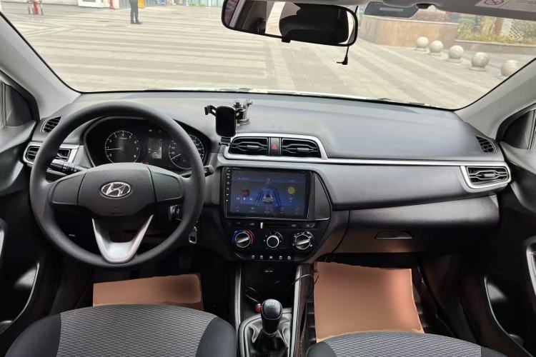 Used Hyundai Verna (older generation) 2017 1.4L Manual Refreshed Version China V Standard Center Console