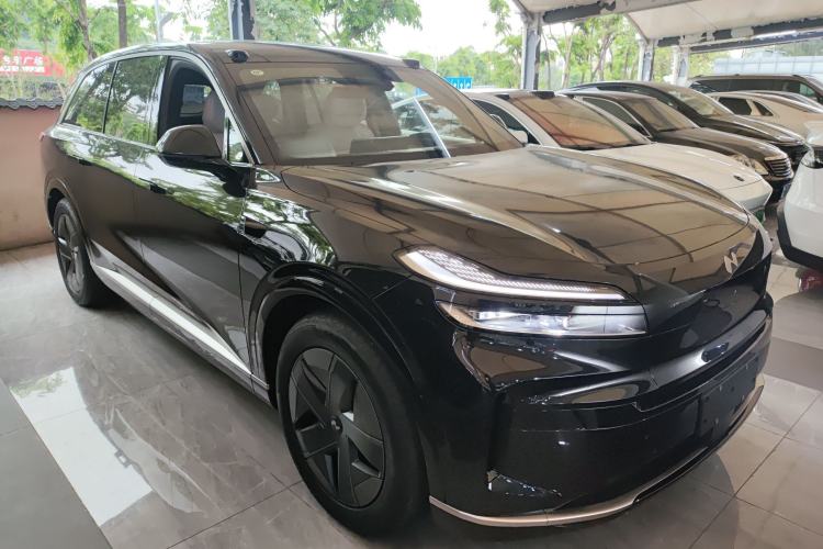 Used ONVO Luxeed L90 2025 Model—Ultra Six-Seater Version Front Right 45 Deg