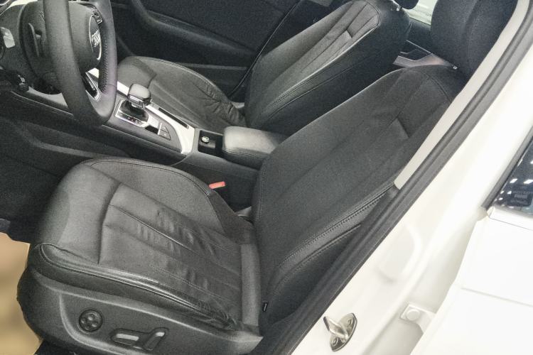 Used Audi A4L 2019 40 TFSI Fashion Edition China VI Emission Standard Left Front Seat