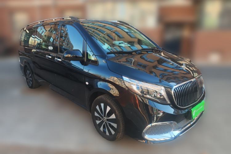 Used Mercedes-Benz Vito 2021 2.0T Elite Version 7 Seats Front Right 45 Deg