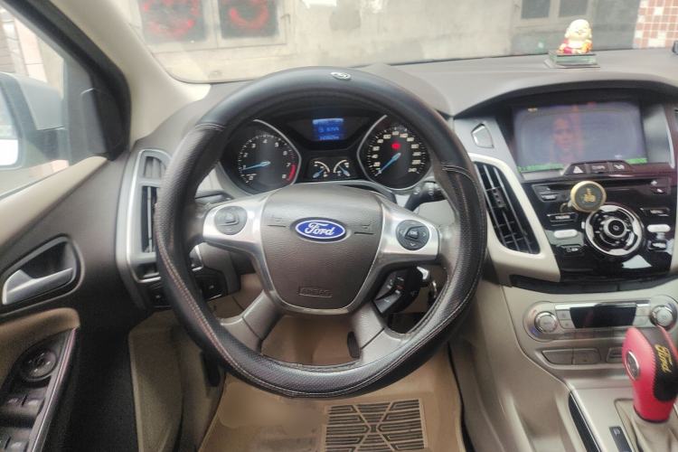 Used Ford Focus 2012 Sedan 1.6L Automatic Fashion Edition Steering Wheel