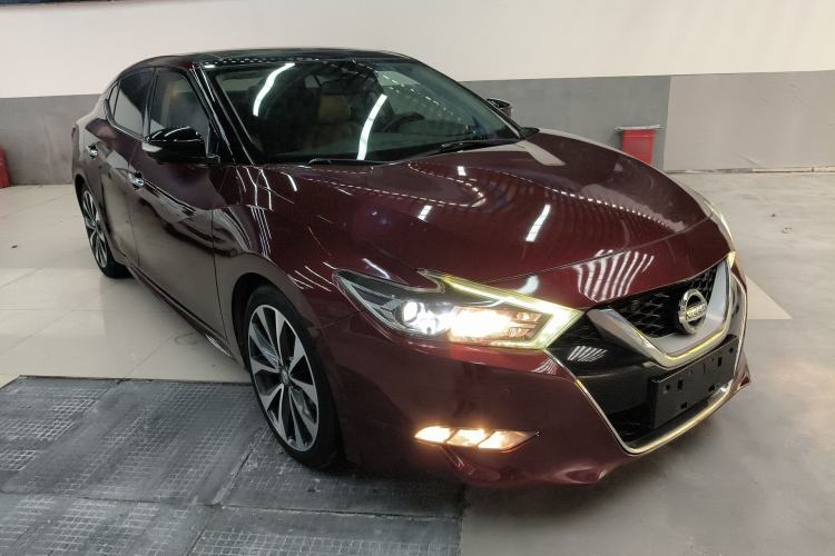 Used Nissan Maxima 2016 2.5L XV Ultimate Edition Front Right 45 Deg