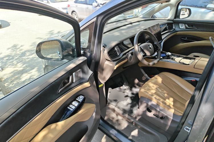 Used Denza D9 2022 DM-i 1040 Prestige Model