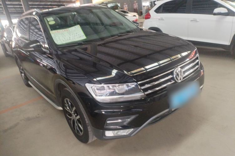 Used Volkswagen Tiguan L 2018 330TSI Automatic Two-Wheel Drive Luxury Edition Front Right 45 Deg