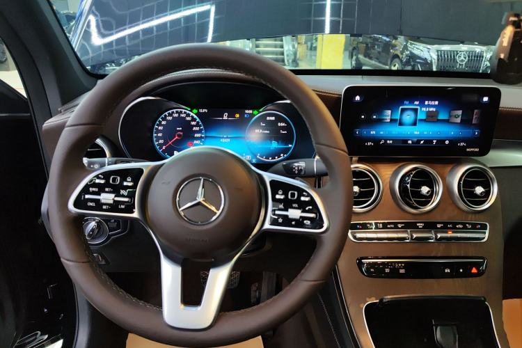 Used Mercedes-Benz GLC 2020 Facelift GLC 300 L 4MATIC Dynamic Edition
