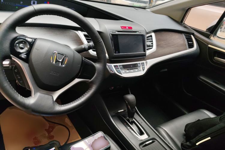 Used Honda Jade 2013 1.8L automatic Comfort version 5 seats Center Console