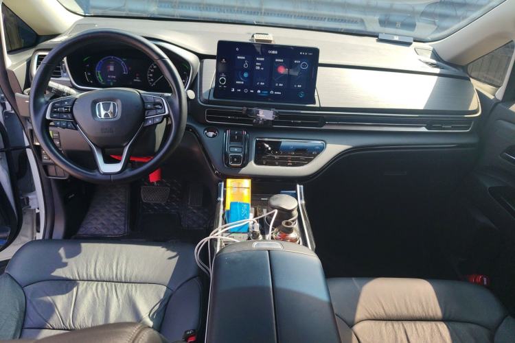 Used Honda Elysion 2024 2.0L eHEV Luxury Edition Center Console