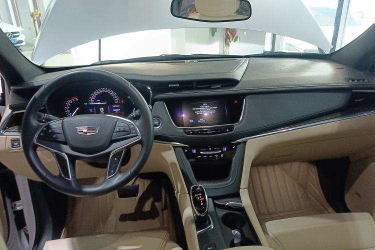 Used Cadillac XT5 2016 28T Four-Wheel Drive Tech Version Center Console