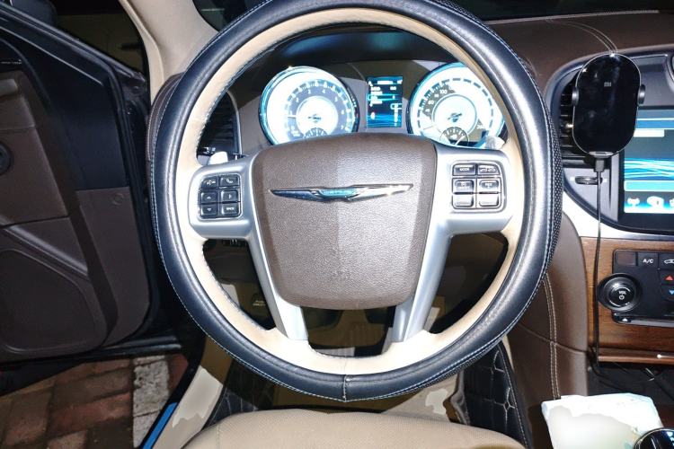 Used Chrysler 300C 2014 3.0L Excellence Edition Steering Wheel