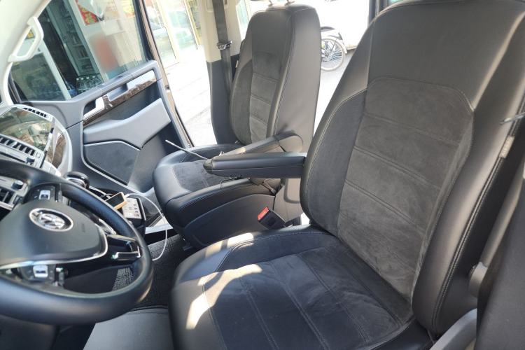 Used Volkswagen Multivan 2019 2.0 TSI 4x4 Prestige Edition 7-Seater Left Front Seat