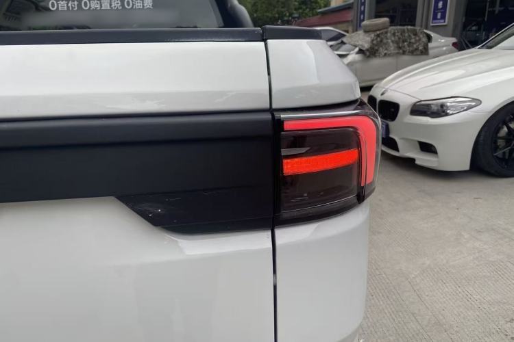 Used Radar King Kong 2025 460 km All-Wheel Drive Long-Box Version – Mighty King Kong Right Rear Taillight