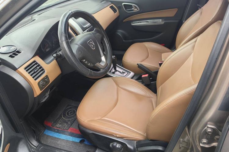 Used Baojun 630 2013 1.5L automatic Elite version