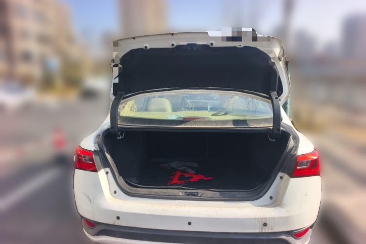 Used Zotye Z300 2016 New Vision 1.5L Manual Entry-Level Model
