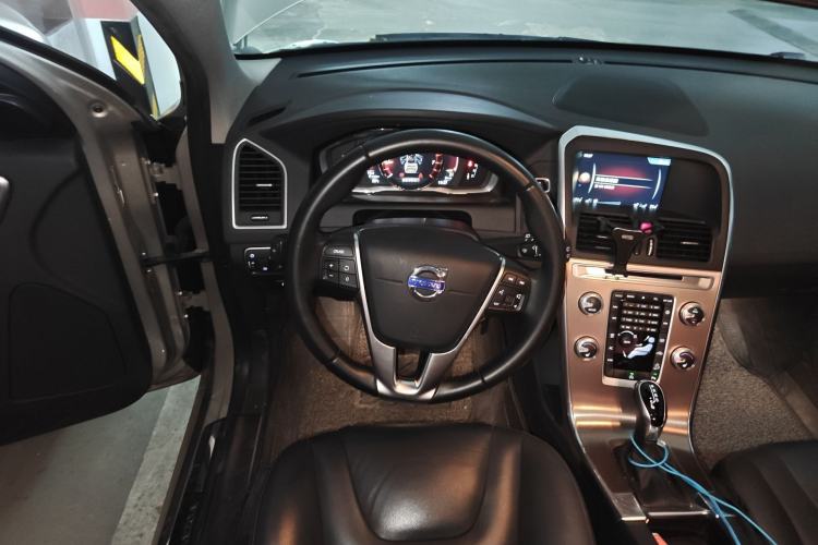 Used Volvo XC60 2017 T5 AWD Smart Upgrade Model