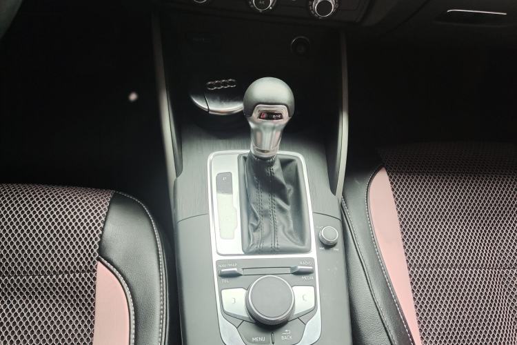 Used Audi A3 2020 Limousine 35 TFSI Fashion Edition China VI Emission Standard Gear Lever