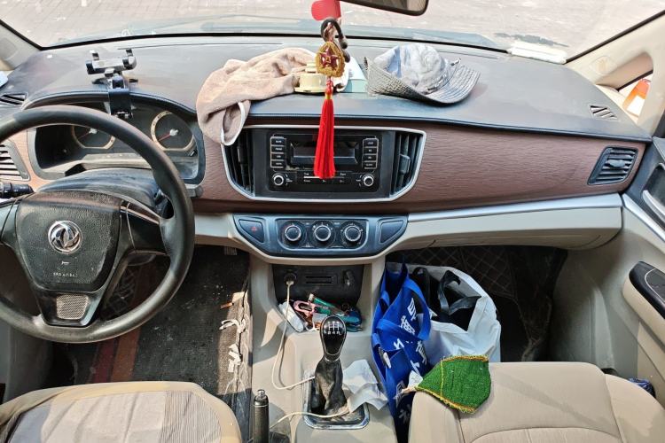 Used FORTHING Lingzhi 2019 Facelifted M5L 1.6L 7-Seater Base Model China VI Standard Center Console