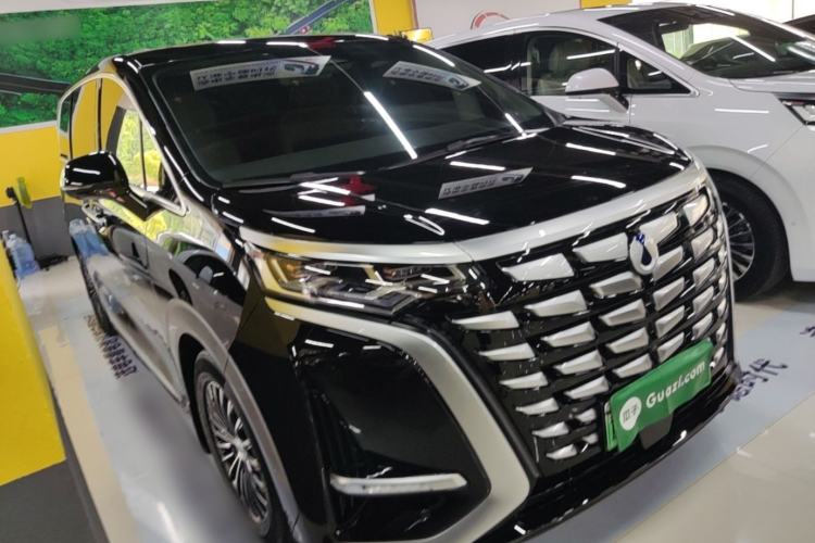 Used Denza D9 2022 DM-i 970 Four-Wheel Drive Flagship Model Front Right 45 Deg