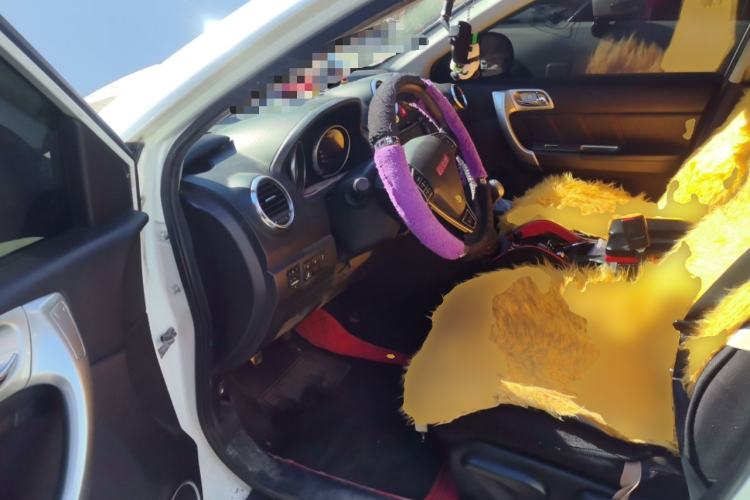 Used Haval H6 2014 Upgraded Model 1.5T Manual Two-Wheel Drive Elite Version Driver Seat