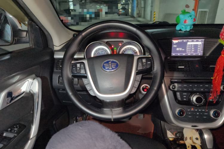 Used Bestune X80 2013 2.3L automatic flagship version