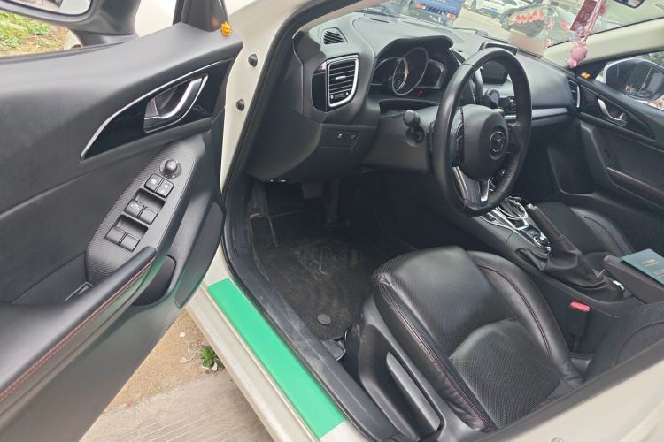 Used Mazda 3 Axela 2014 Hatchback 2.0L Automatic Flagship Model