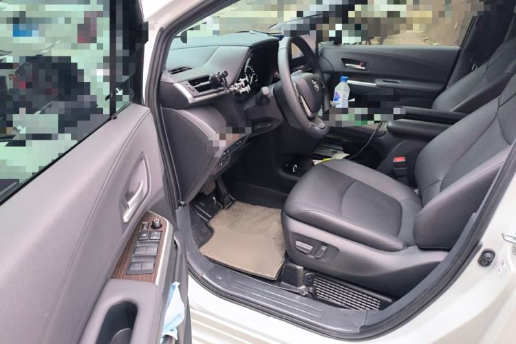 Used Toyota SIENNA 2026 Model 2.5L Dual-Engine Four-Wheel-Drive Luxury Edition Driver Seat