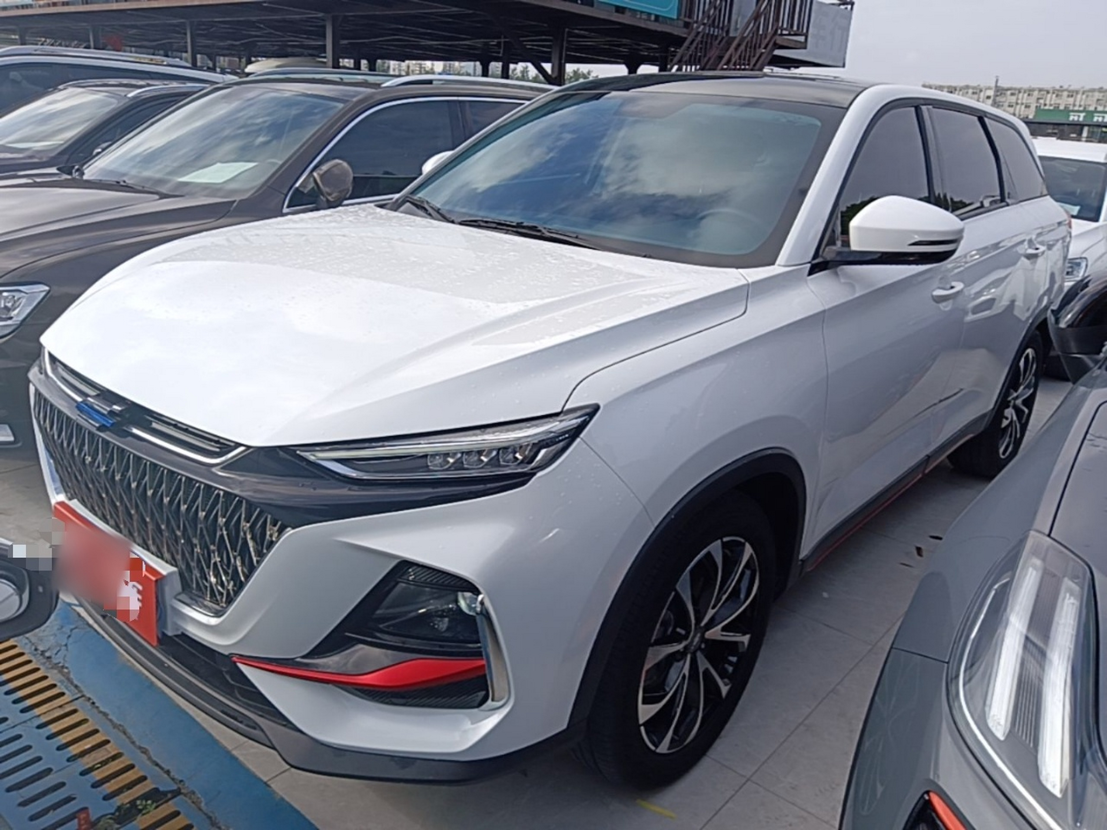 Под передней частью автомобиля
