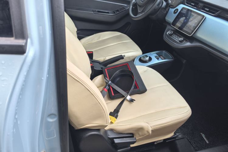 Used Brilliance Xinri i03 2021 410 km 38.54 kWh Right Front Seat