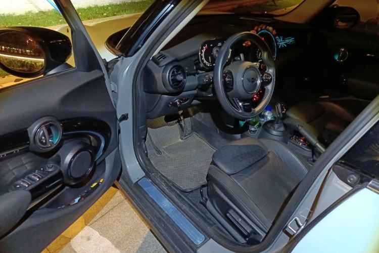 Used MINI 2021 1.5T COOPER Artist
