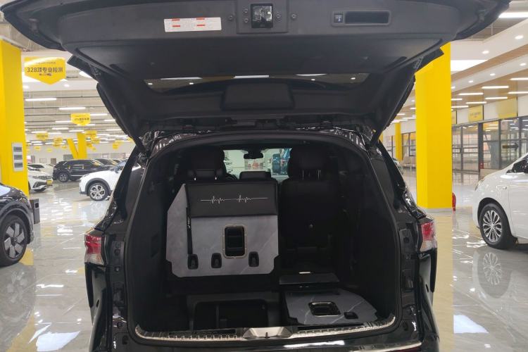 Used Toyota SIENNA 2021 2.5L Hybrid Premium Edition Trunk