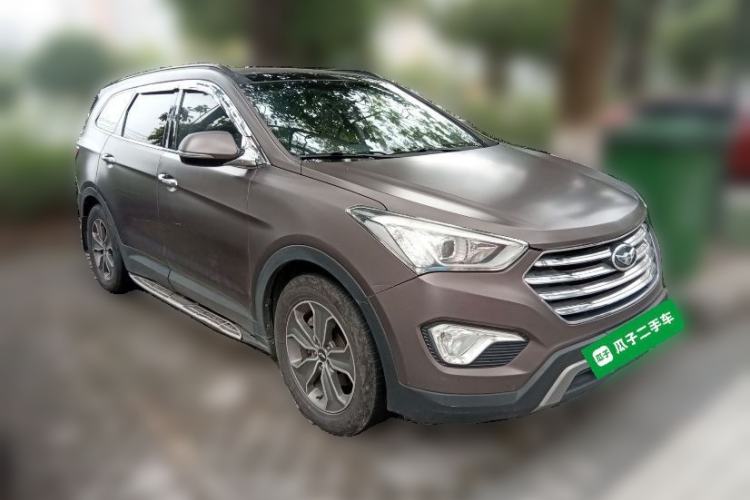 Used Hyundai Grand SantaFe 2013 3.0L 7-Seater Four-Wheel-Drive Comfort Edition Front Right 45 Deg