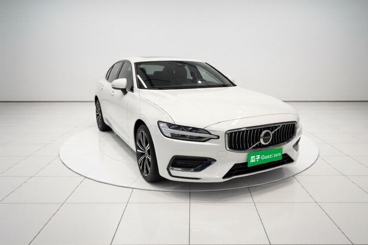 Used Volvo S60 2026 Model B4 Zhiyi Luxury Edition Exterior 1