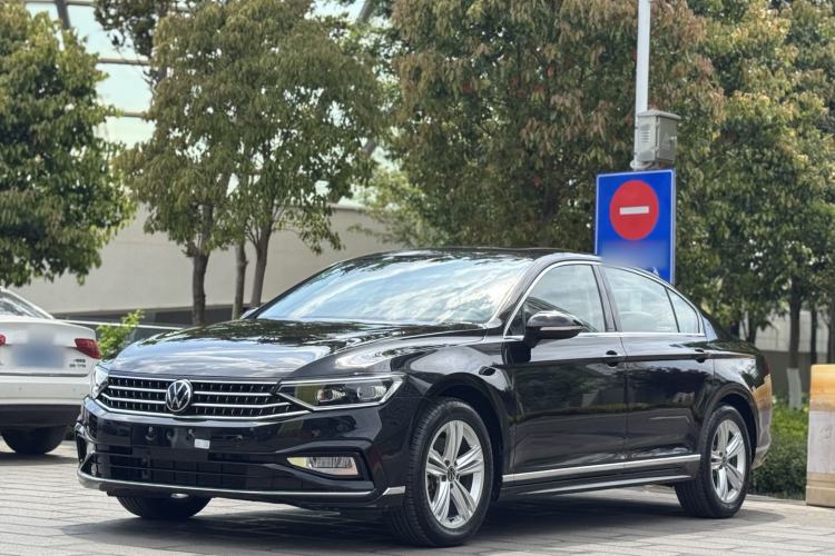 Used Volkswagen Magotan 2023 2 Million Units Limited-Edition 280TSI DSG Comfort Version Exterior 4