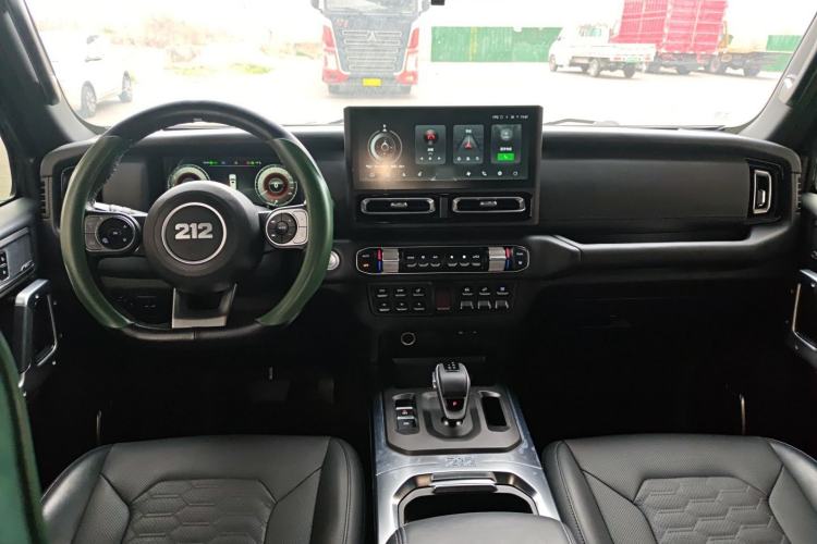 Used 212 T01 2024 2.0T Mechanic Center Console