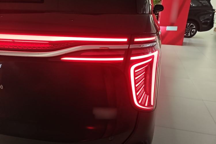 Used Hongqi HQ9 PHEV 2024 2.0T Four-Wheel Drive Business Edition Right Rear Taillight