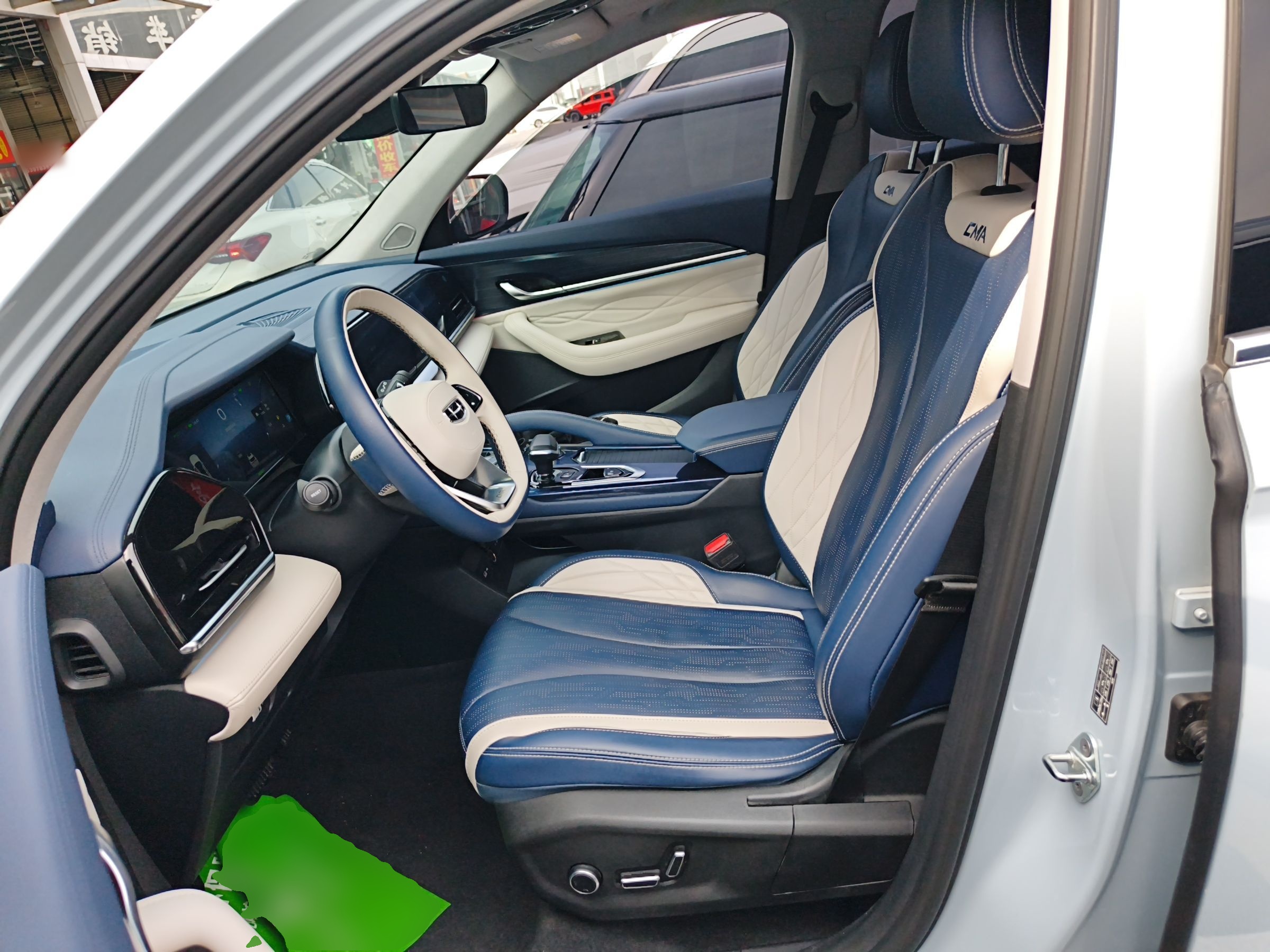 المقاعد الأمامية داخل السيارة