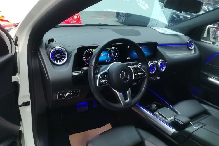 Used Mercedes-Benz GLA 2022 Facelifted GLA 200 Center Console