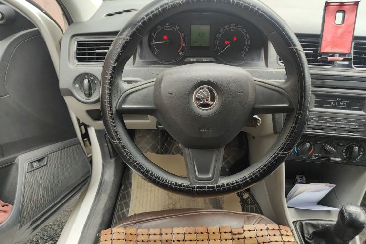 Used Skoda Rapid 2015 1.4L Manual Enjoyment Model
