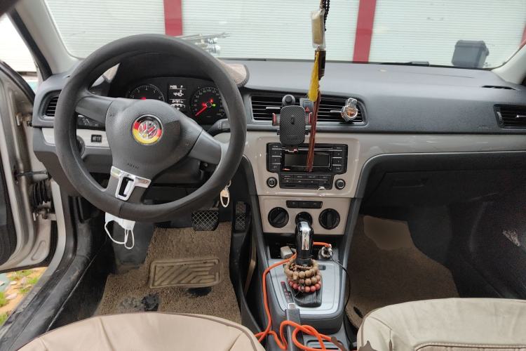 Used Volkswagen Lavida 2013 Revised Classic 1.6L Automatic Fashion Edition Center Console