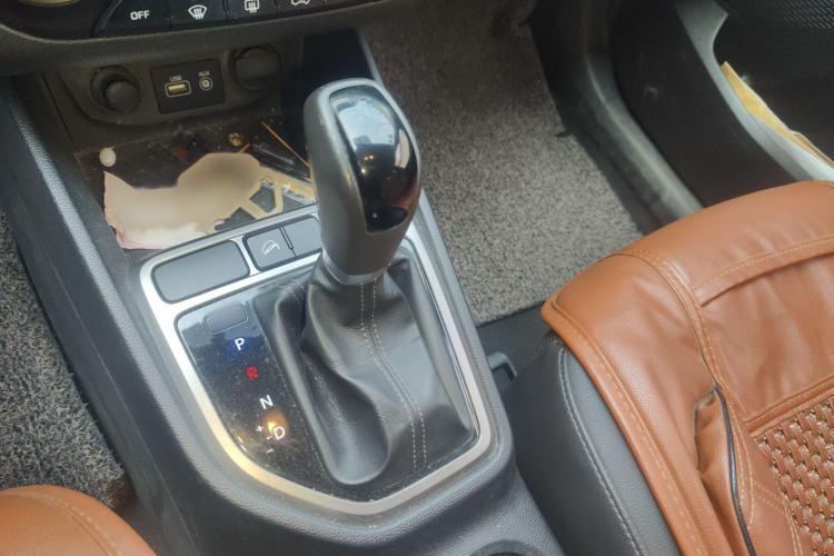 Used Hyundai ix25 2015 2.0L Automatic Two-Wheel Drive Intelligent GLS Gear Lever