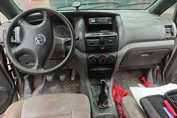 Used Dongfeng Shuaike 2013 Revised Version 1.5L Manual Standard Edition 7 Seats China IV Standard
