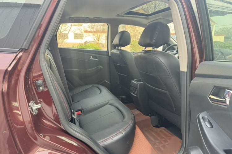 Used Venucia T70 2015 2.0L CVT Smart Edition
