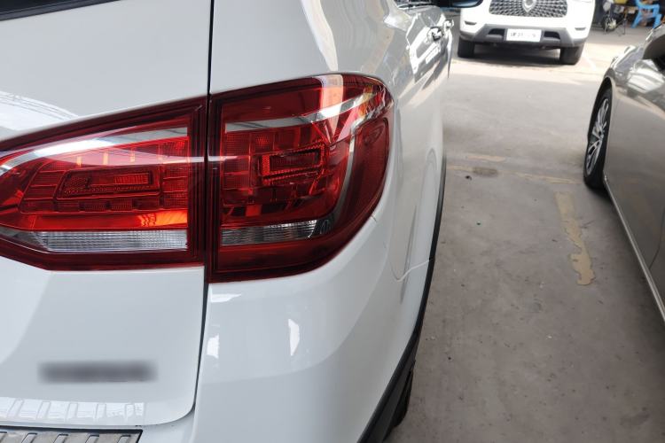 Used Haval H6 2015 Revised Version Sport Edition 1.5T Manual Transmission Two-Wheel Drive Elite Grade
