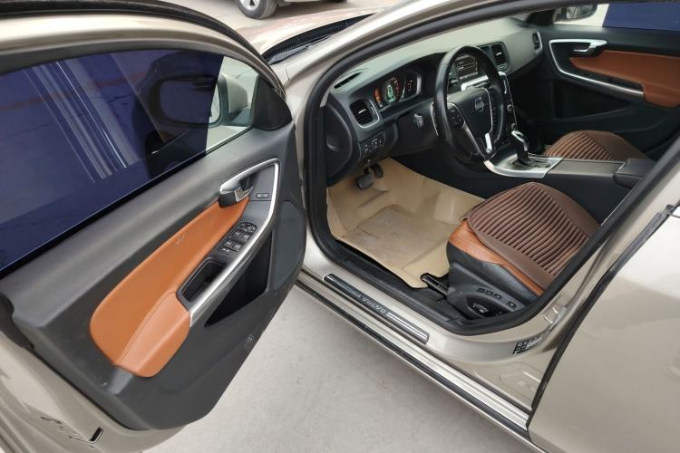 Used Volvo V60 2014 Restyled T5 Zhiya Edition
